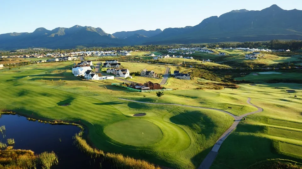 Kingswood Golf Estate - source-associated course photograph. Exact hole and capture date not confirmed.