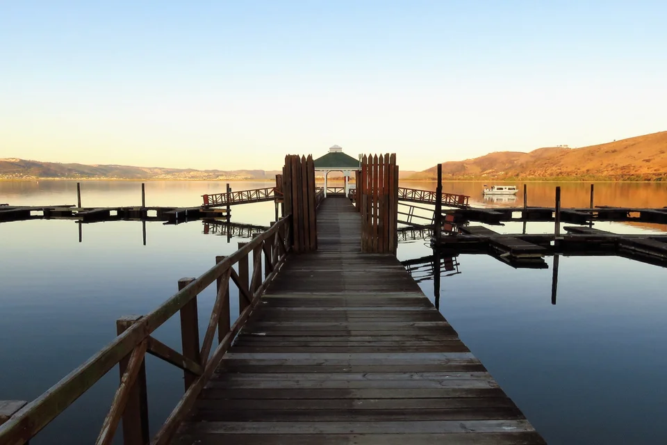 Knysna lagoon and coastal landscape — locality context; camera position is not verified as Margaret’s Viewpoint.